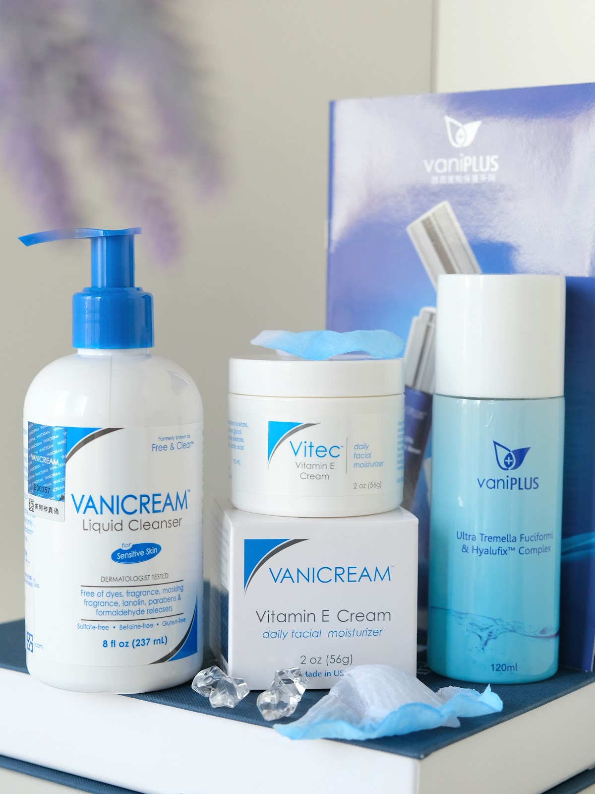 由一起去巴黎avec Liz拍攝vanicream薇霓肌本系列產品包含胺基酸調理潔膚露、極潤雪耳精露、逆齡亮白緊緻修護霜的產品情境照