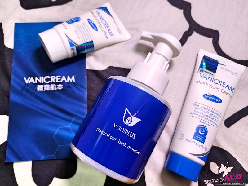 這張照片主要展示了 VANICREAM 和 vaniPLUS 的護膚產品，並包含了一些產品特性和品牌資訊。照片的構圖和光線運用都突出了產品本身，營造出一種專業、溫和的氛圍。