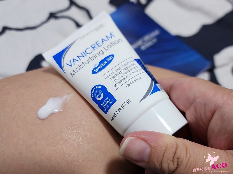 這張照片展示了VANICREAM薇霓肌本無油安膚清爽調理乳液旅行瓶在人體皮膚上的使用效果。