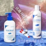 一張極具創意感的視覺圖，背景為浩瀚星空與地球視角，中央呈現兩款產品：Vanicream Liquid Cleanser 溫和潔膚露與Vanicream Moisturizing Lotion 保濕乳液，瓶身潔白簡約，強調敏感肌專用。畫面中可見一位男性角色搭乘火箭衝出地球，象徵「逃離月球表面」，下方文字「讓肌膚重返透亮星球」，強調產品幫助肌膚擺脫粗糙乾燥、回歸光澤與健康。整體風格帶有科幻童趣，強化品牌保濕修護力與潔膚溫和力的聯想。