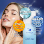 女性臉部肌膚光澤水潤，搭配 vaniPLUS 進階極潤雪耳精露產品瓶身展示。主打全球專利成分基因玻尿酸（Hyalufix™）、雪耳萃取物（Tremella Fuciformis Extract）與鎖水磁石（Saccharide Isomerate），協同作用提供高效保濕、修護肌膚屏障、強化鎖水能力，打造柔嫩水潤膚質。